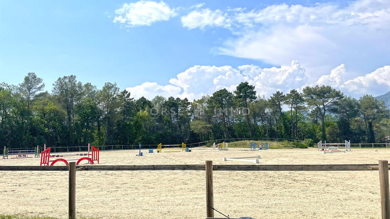 Maison - 600 m² - 20 pièces