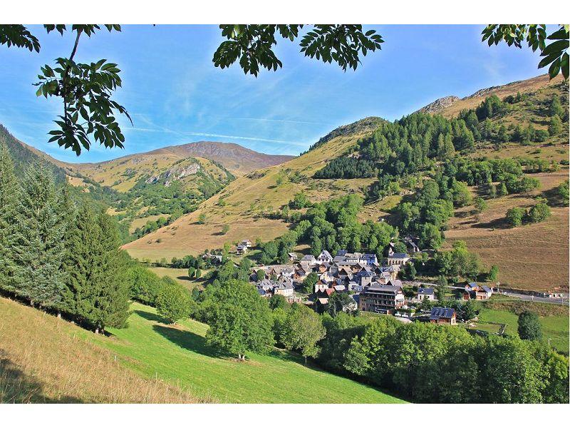 Local commercial - 1 180 m² - 32 pièces