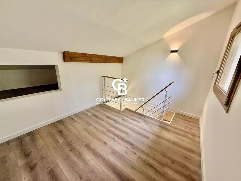 Maison - 220 m² - 7 pièces