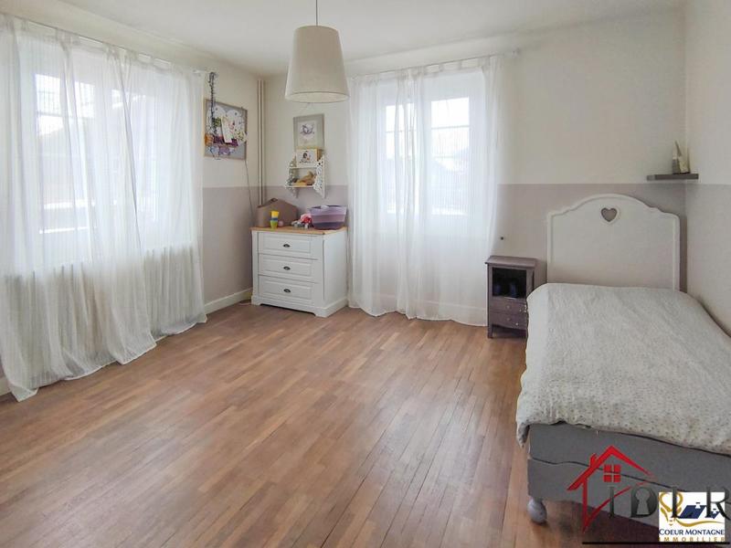 Maison - 196 m² - 9 pièces