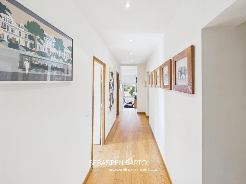 Appartement - 93 m² - 5 pièces