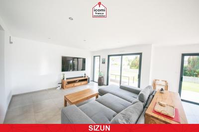 Maison - 220 m² - 6 pièces