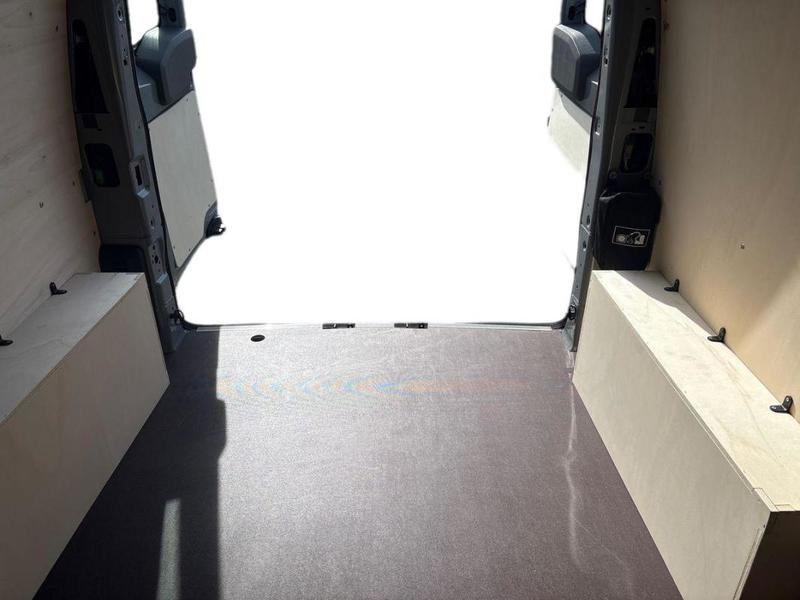 Volkswagen Transporter E Van (64kwh/210kw) L1