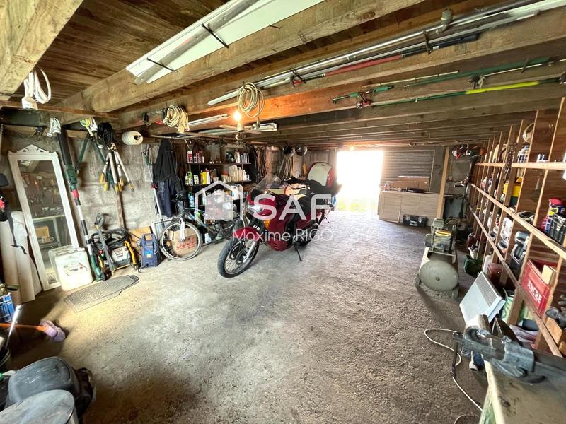 Maison - 220 m² - 8 pièces