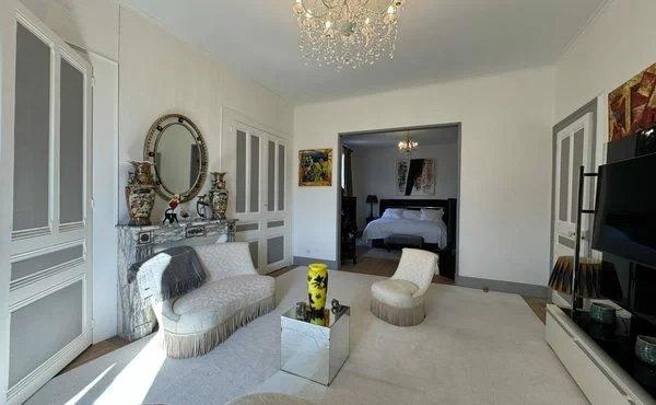 Maison - 700 m² - 15 pièces