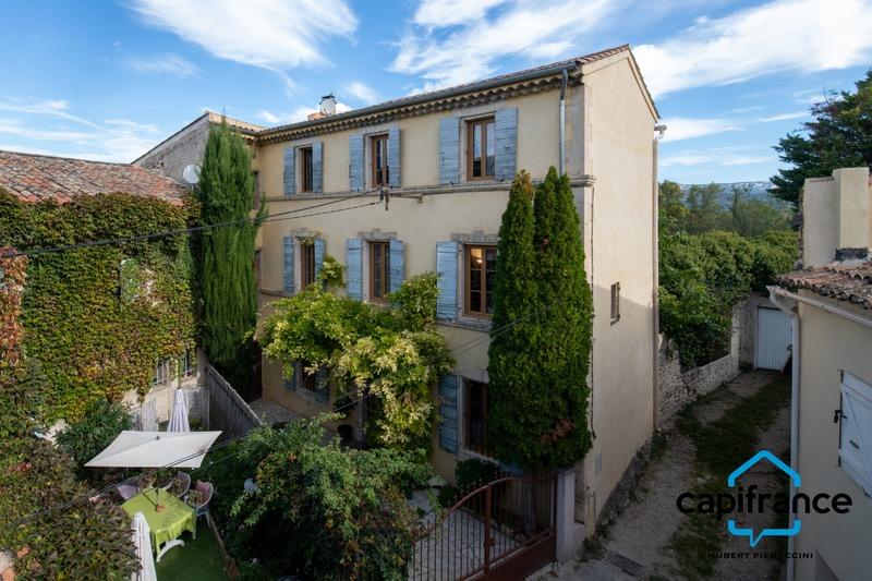 Maison - 210 m² - 7 pièces