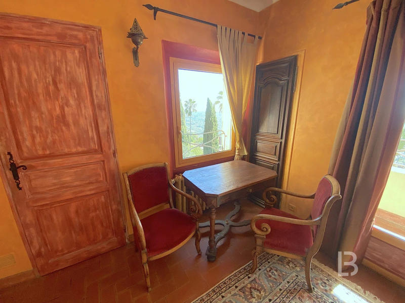 Maison - 322 m² - 10 pièces