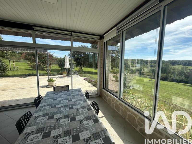 Maison - 221 m² - 6 pièces