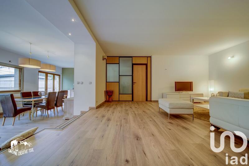 Maison - 227 m² - 8 pièces