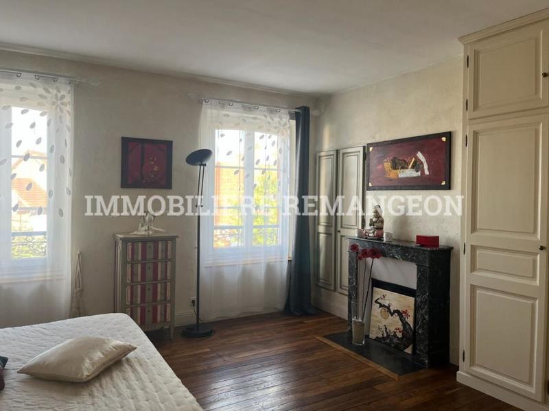 Demeure - 235 m² - 8 pièces