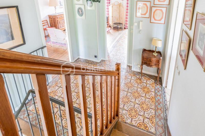 Demeure - 257 m² - 11 pièces