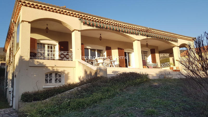 Villa - 242 m² - 9 pièces