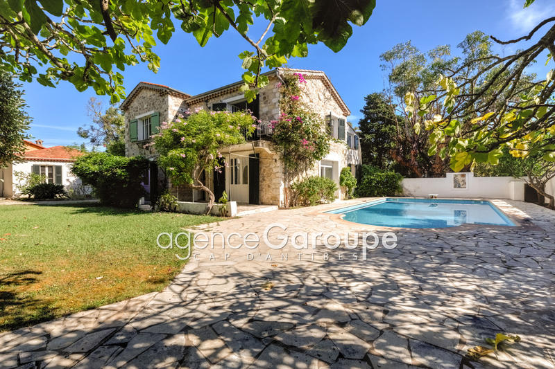 Maison - 225 m² - 6 pièces