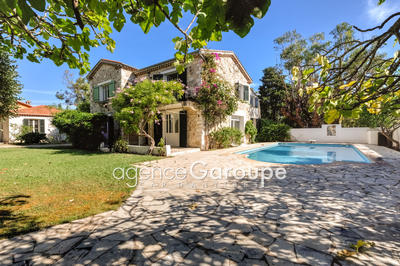 Maison - 225 m² - 6 pièces