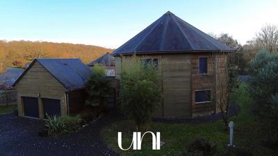 Maison - 216 m² - 7 pièces