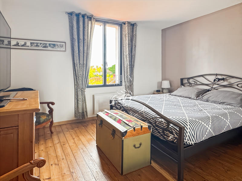 Propriété - 203 m² - 7 pièces