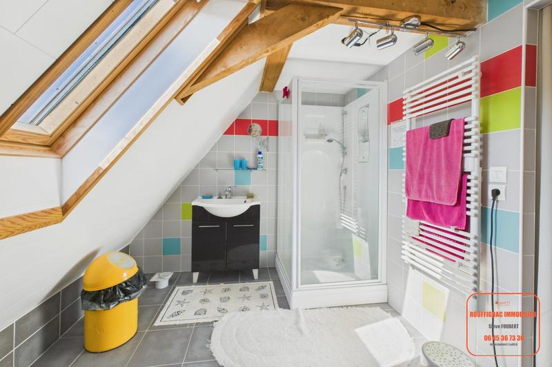 Maison - 240 m² - 9 pièces