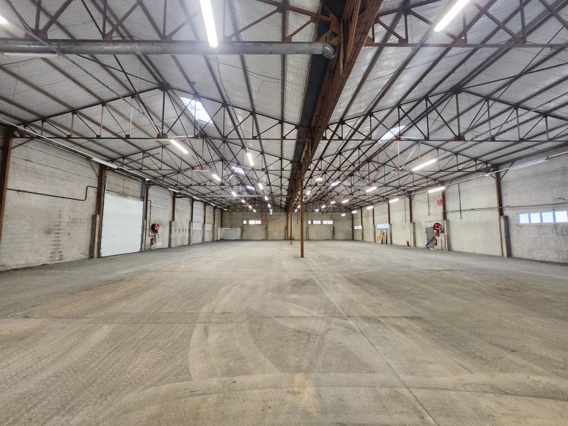 Entrepôt - 3 600 m² - 1 pièce