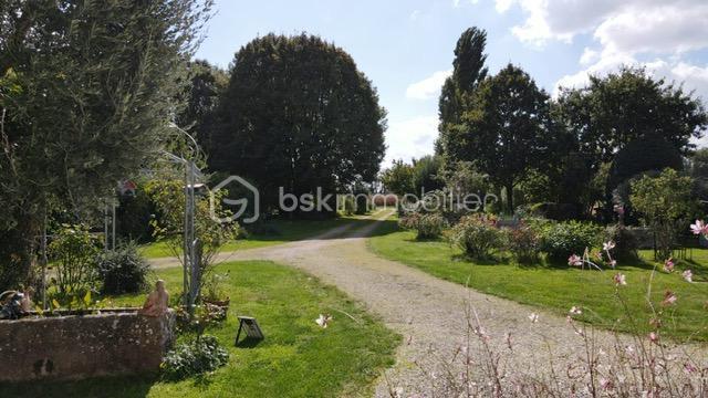 Maison - 235 m² - 7 pièces