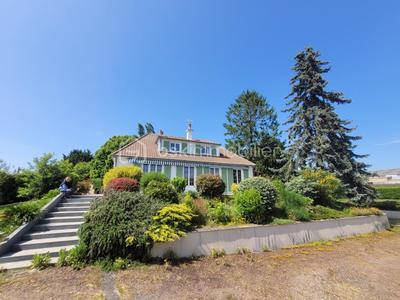 Pavillon - 165 m² - 7 pièces