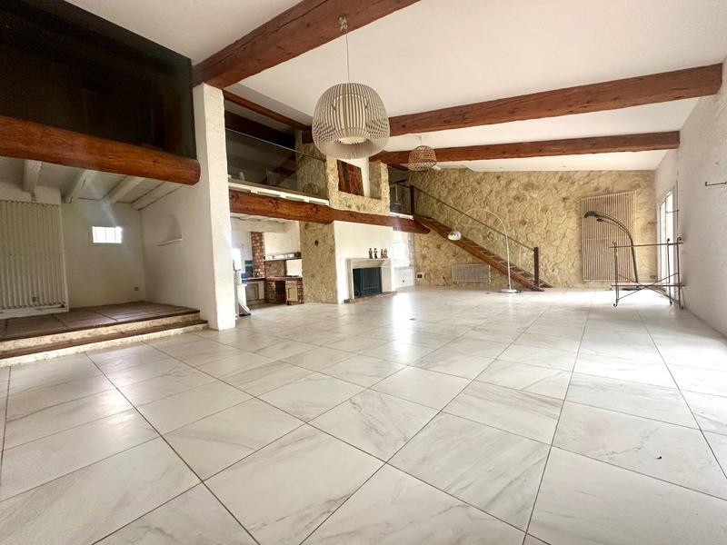 Maison - 300 m² - 4 pièces