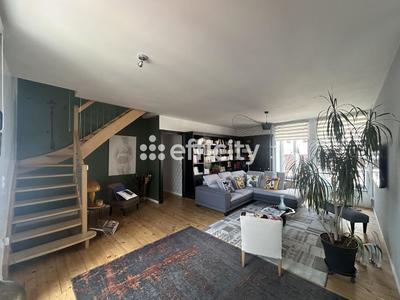 Appartement - 222 m² - 8 pièces