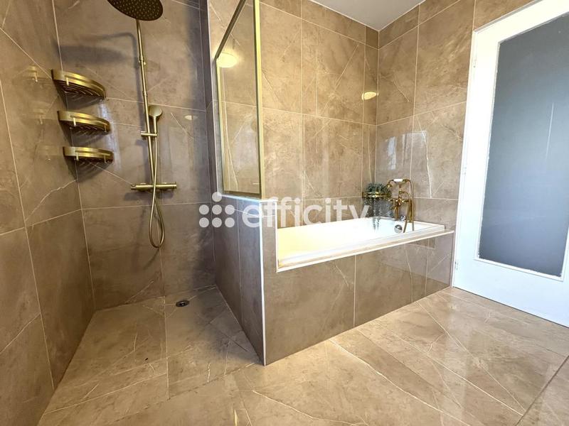 Maison - 320 m² - 8 pièces