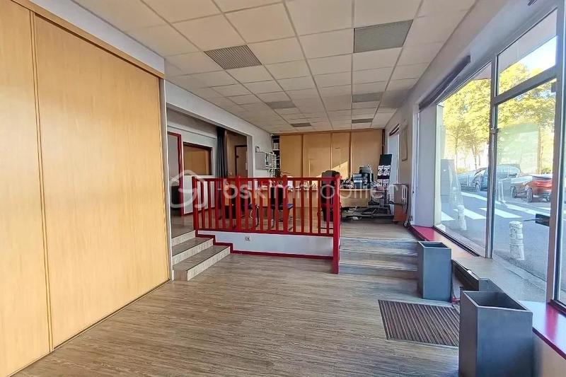 Maison - 230 m² - 8 pièces