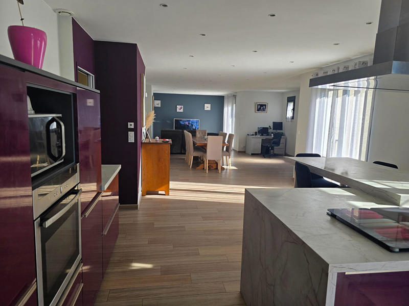 Maison - 185 m² - 7 pièces