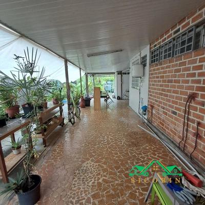 Maison - 225 m² - 9 pièces