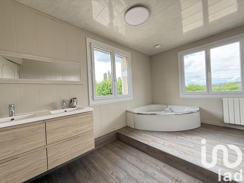 Maison - 298 m² - 10 pièces