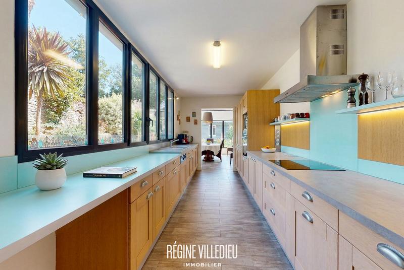 Maison - 211 m² - 10 pièces