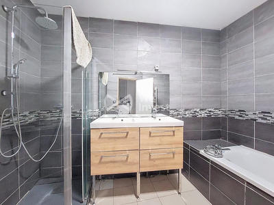 Maison - 188 m² - 8 pièces