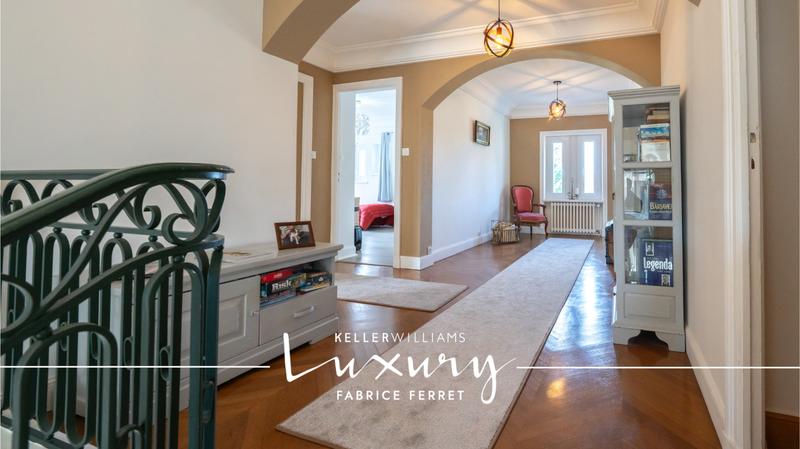 Propriété - 360 m² - 12 pièces