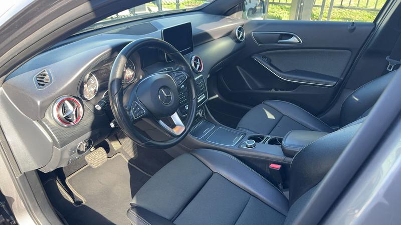 Mercedes Classe a 200 d 136 7g-Dct Business Edition - Automatique Toit ouvrant