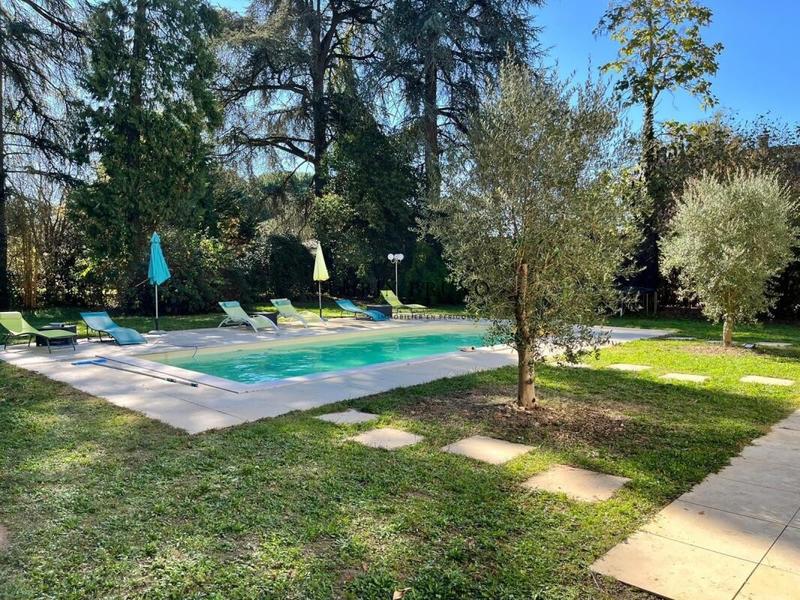 Villa - 280 m² - 9 pièces
