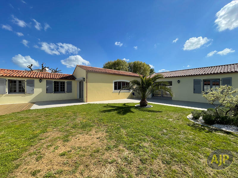 Maison - 202 m² - 7 pièces