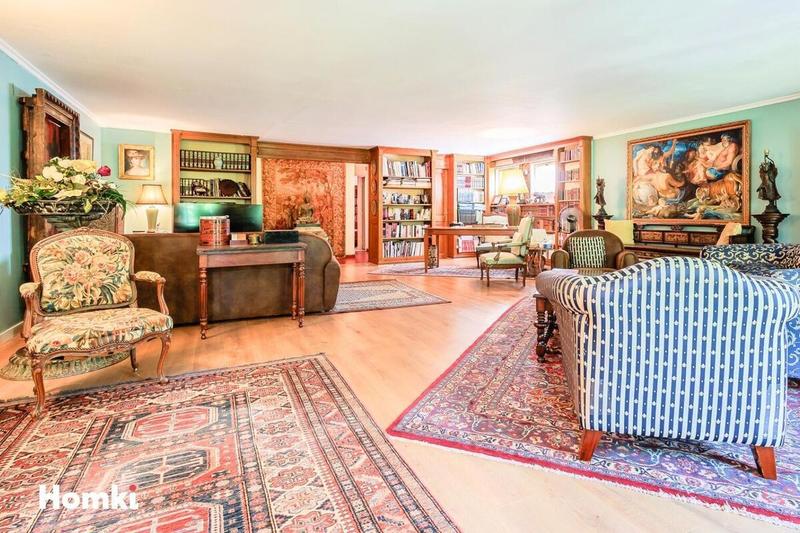 Appartement - 184 m² - 6 pièces