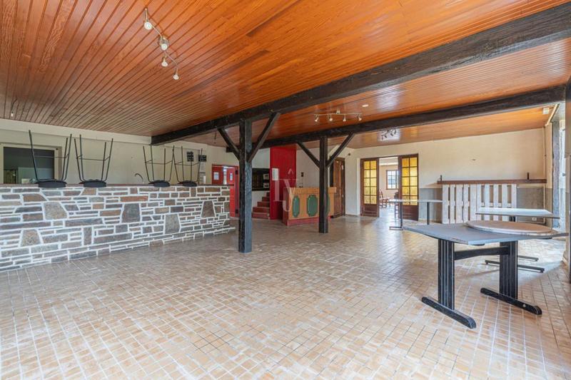 Pavillon - 360 m² - 9 pièces