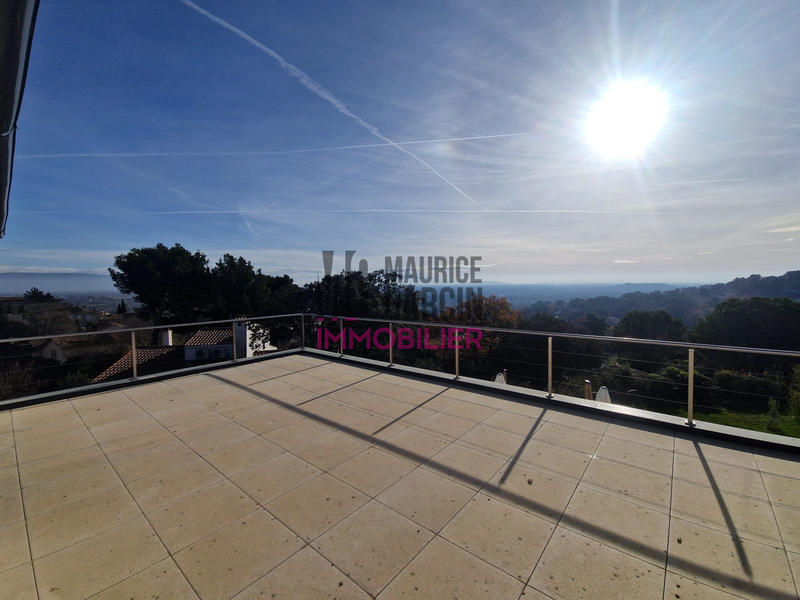 Maison - 298 m² - 9 pièces