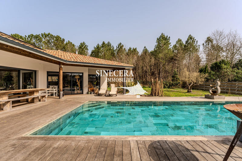 Villa - 198 m² - 8 pièces