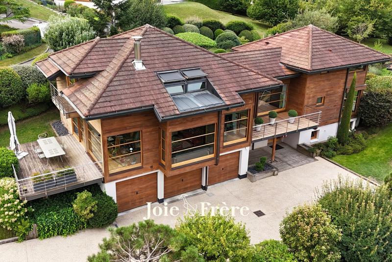 Villa - 233 m² - 8 pièces