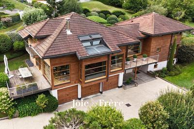 Villa - 233 m² - 8 pièces