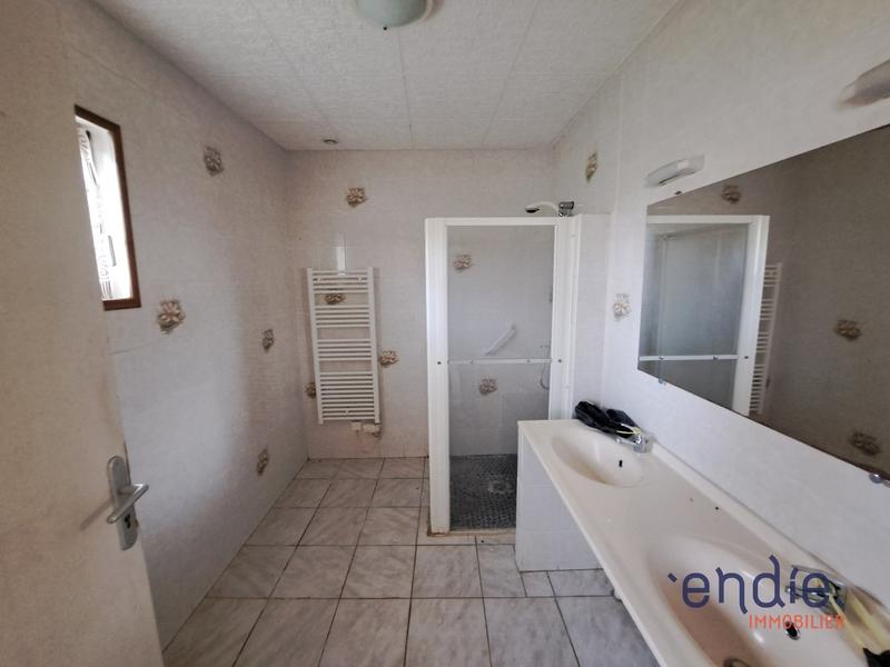 Maison - 213 m² - 9 pièces