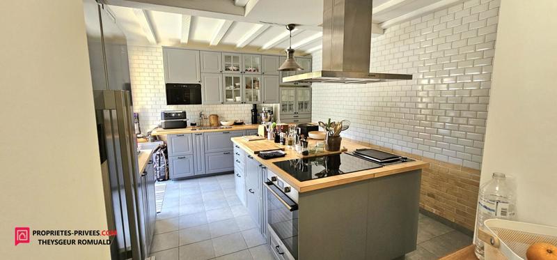 Maison - 250 m² - 8 pièces