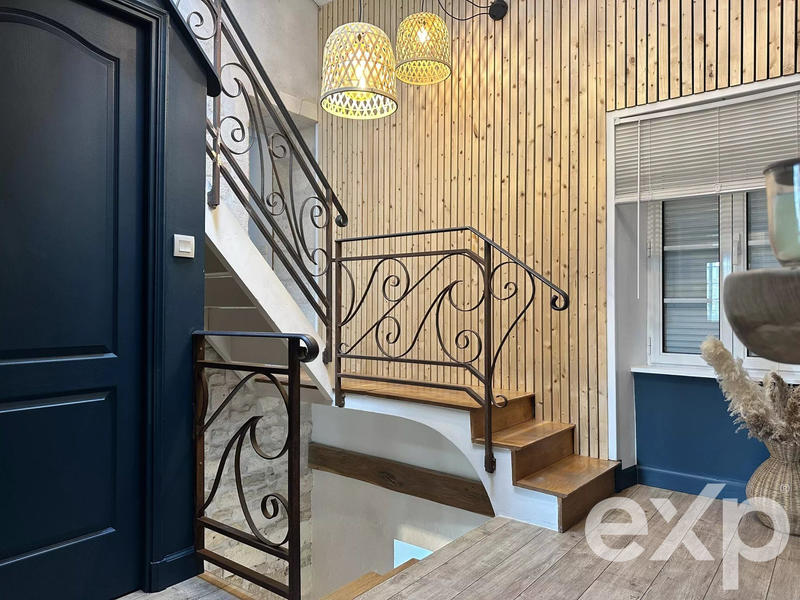 Maison - 304 m² - 10 pièces