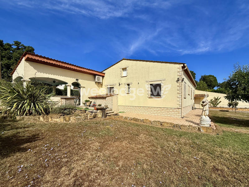 Maison traditionnelle - 225 m² - 9 pièces