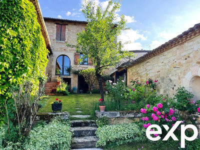 Maison - 260 m² - 12 pièces