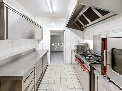 Maison ancienne - 400 m² - 15 pièces