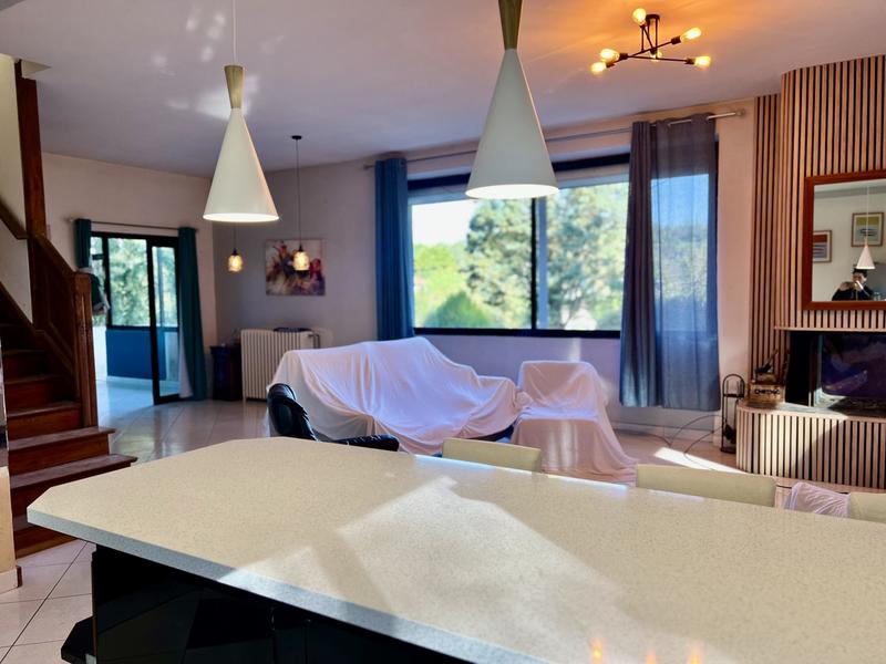 Maison traditionnelle - 220 m² - 6 pièces